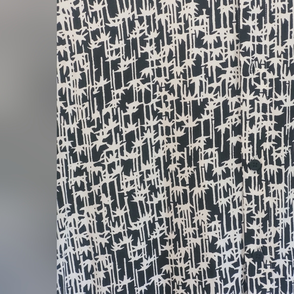 A-Frame Mens Short Sleeve Button Front Shirt Black White Abstract Print 100% Ray - Picture 2 of 5